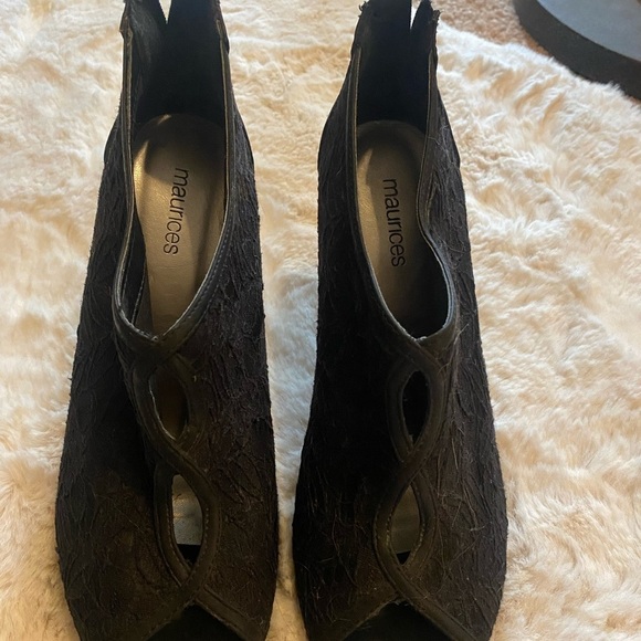 Black lace Maurice’s open toe heels - Picture 6 of 7